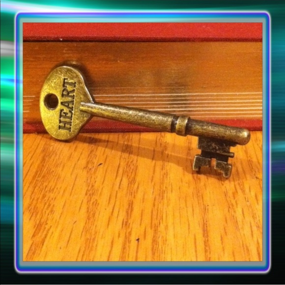 Heart Key Pendant (+1) - Picture 2 of 6